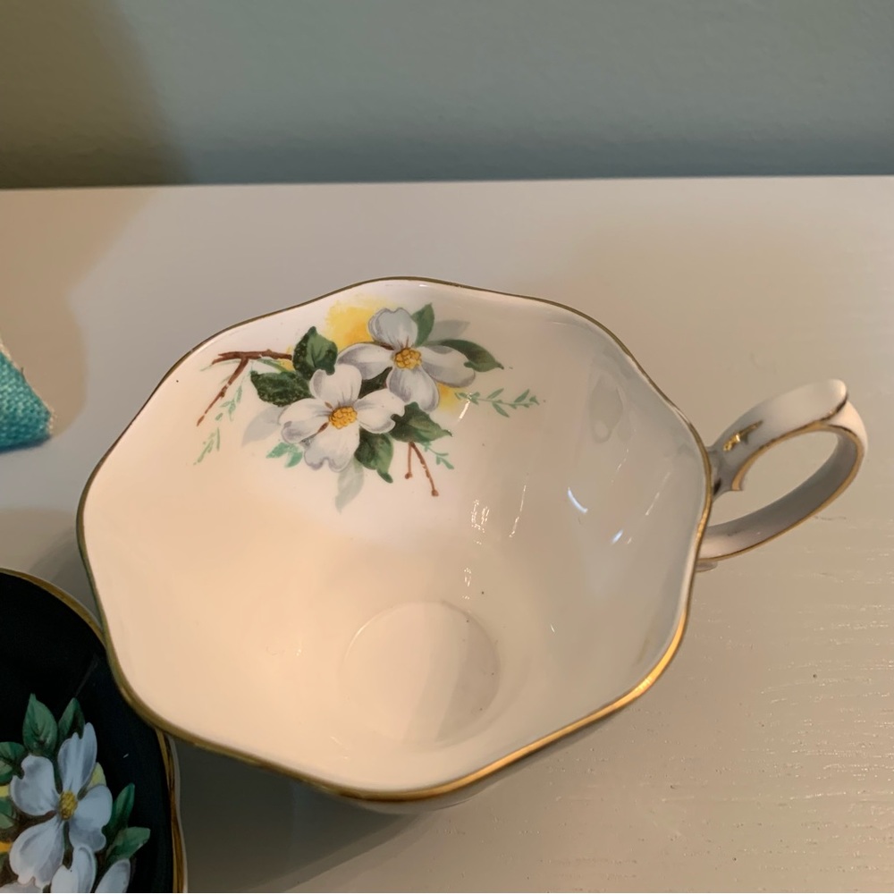 Royal Albert - Bone China England - Vintage Tea Cup and Saucer - Picture 6 of 10